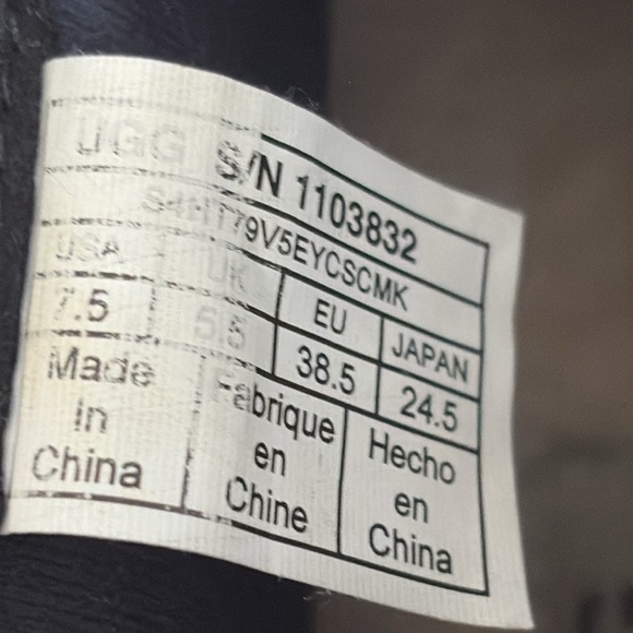 Ugg Attell Black Waterproof Leather Bootie Side Zip Wool Lining Size 7.5 - Picture 11 of 12